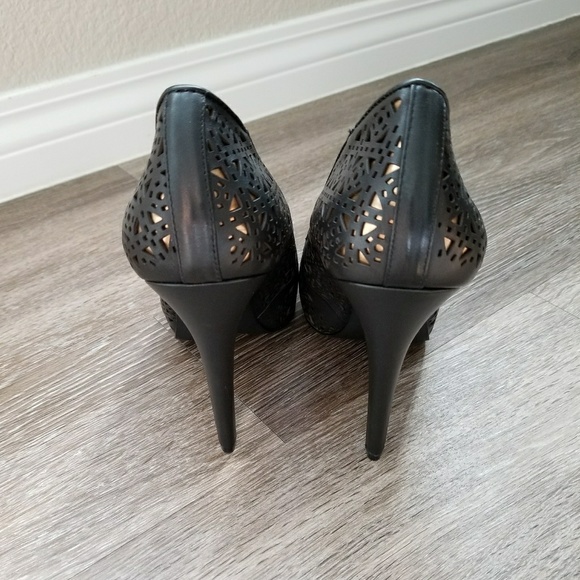 👠BCBG Pumps👠 - Picture 4 of 5